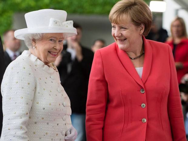 Queen Elizabeth II meets German president, rides Berlin boat