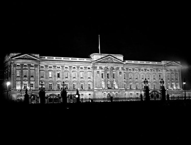 Royal officials say queen may move out of Buckingham Palace during major repairs