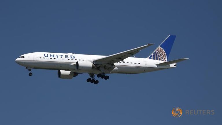 A United Airlines Boeing 777-200 lands at San Francisco International Airport San Francisco California Apr 14 2015. REUTERS  Louis Nastro