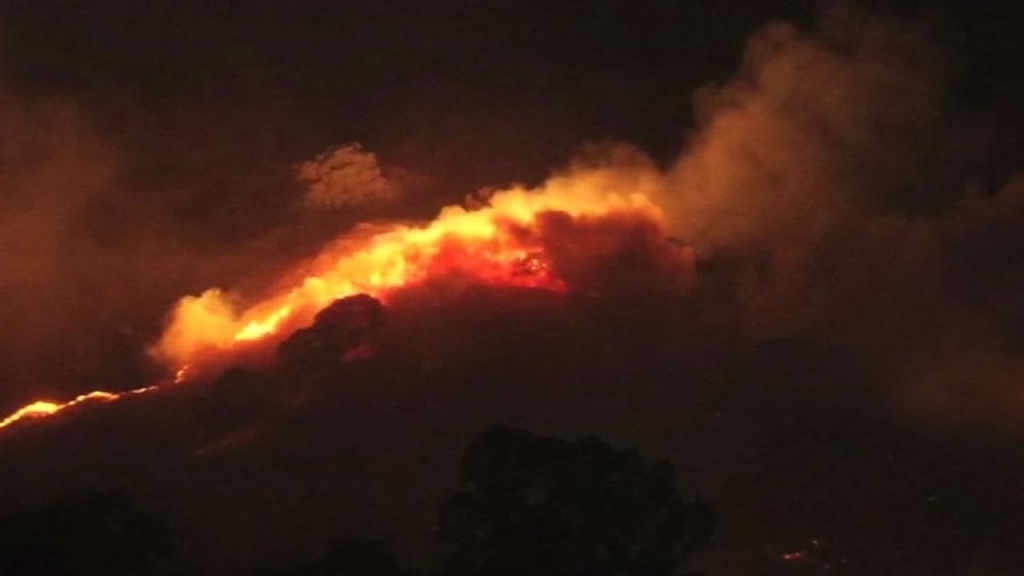 A four-alarm fire burns 320 acres near Keating Park in Vacaville Calif. on Saturday