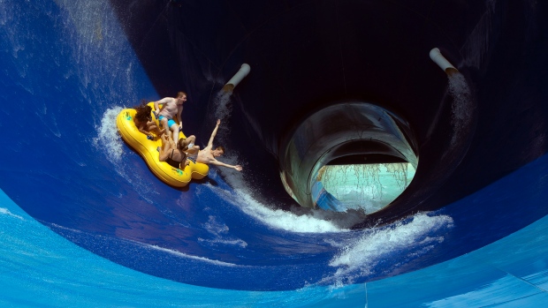 A heat wave has Montrealers flocking to local water parks