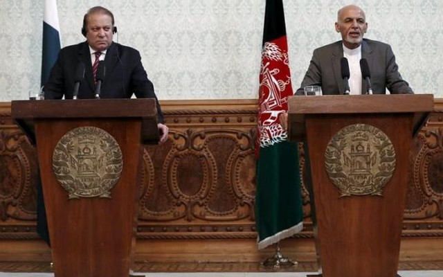 Afghan President Ashraf Ghani and Pakistani Prime Minister Nawaz Sharif attend a news conference in Kabul