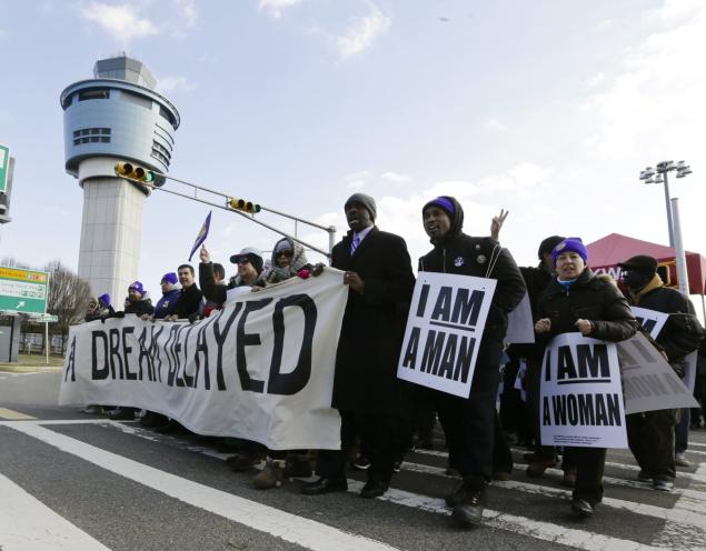 More than 1,000 New York City airport security workers vote to strike - Mashable