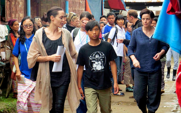 Angelina and her son Maddox at a refugee camp in Myanmar