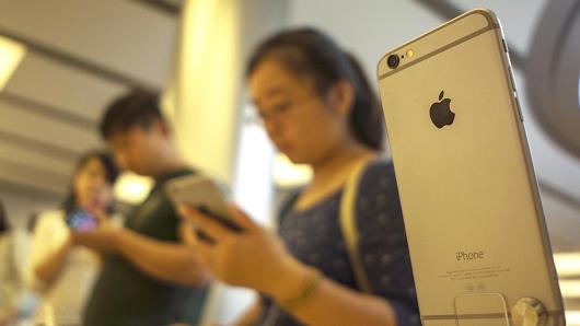 Chinese consumers trying out the Apple iPhone 6 in an Apple store in Shanghai