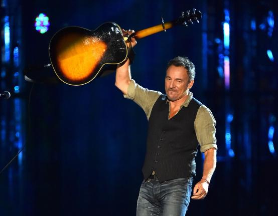 Springsteen gives surprise NJ performance - News 12 New Jersey