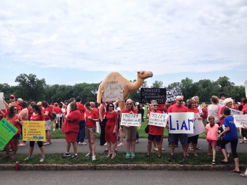 WATCH Protesters Boo Christie On Arrival To Presidential Announcement