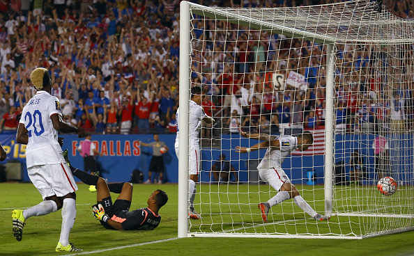 Clint Dempsey #8 of USA scores against Donis Escober #22