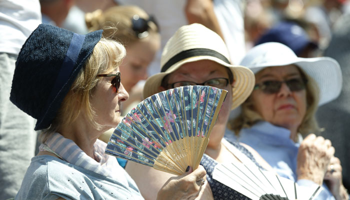 Suncream at ready as Wimbledon hots