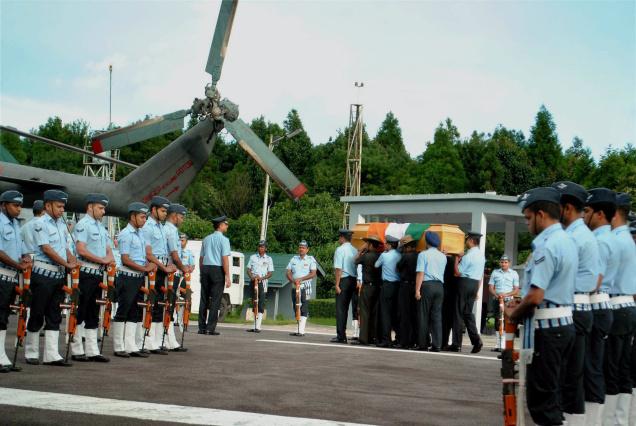 Personnel of Indian Air Force and Indian Army giving last honour to Former President APJ Abdul Kalam at Air Force Helipad in Upper Shilong on Tuesday