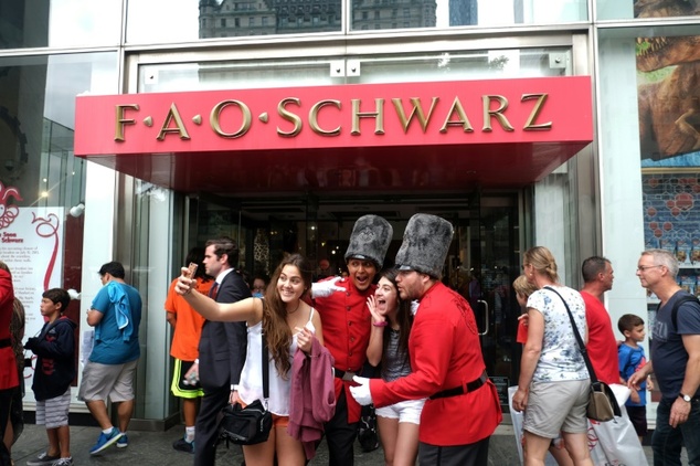 Famed toy emporium FAO Schwarz shuttered its doors with thousands of nostalgic New Yorkers and tourists hurrying to make a final purchase and pose with its