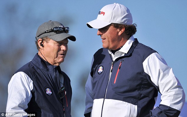 Tom Watson )left) was criticised by Phil Mickelson after the USA's failure to win the 2014 Ryder Cup