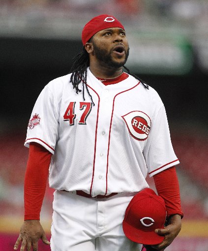 Reds pitcher Cueto leads Final Vote after one day