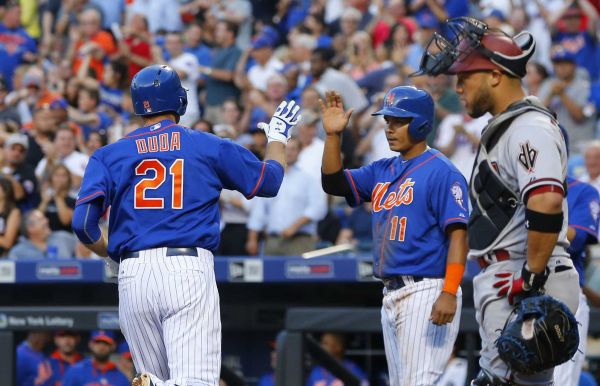 Lucas Duda of the Mets celebrates his first-inning