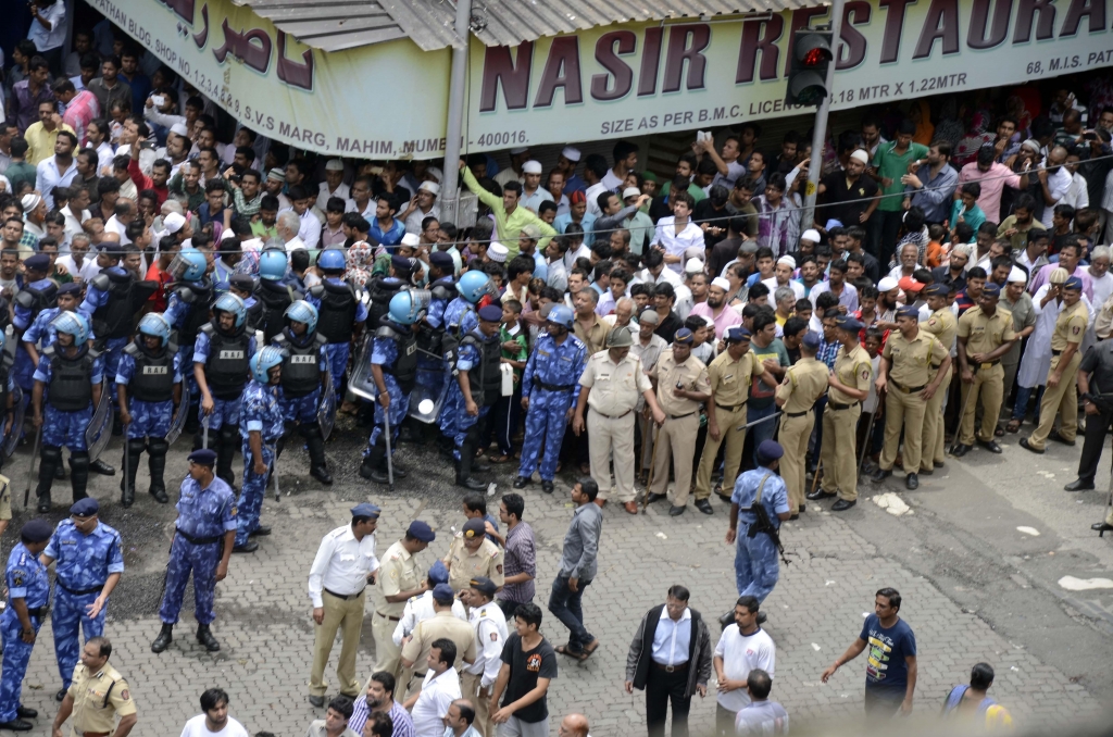 Mumbai Security beefed-up in Mahim of Mumbai after 1993 Mumbai serial bomb blasts convict Yakub Memon was executed in Nagpur Central Jail