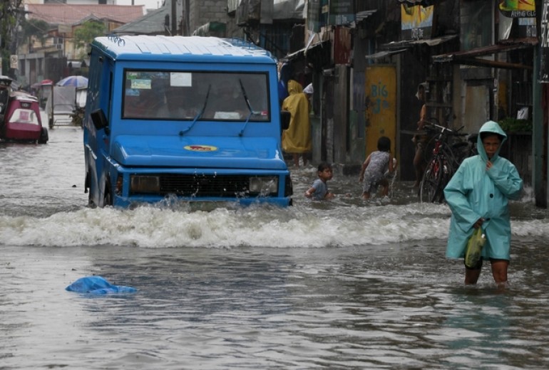 Philippines coal mine collapses 3 dead 6 missing