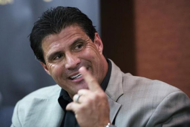 Jose Canseco to live as a woman for a week to support Caitlyn Jenner