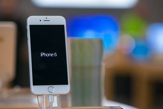 Apple has cash cow in iPhone even as phone industry slows
