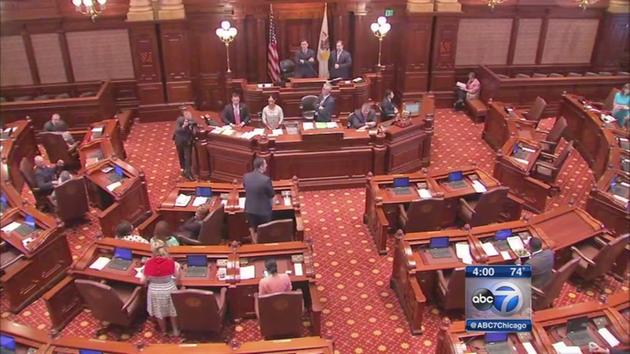 Illinois Senate approves temporary budget