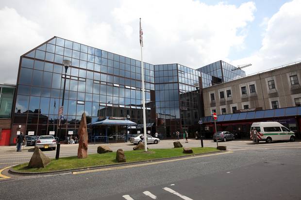 Manchester Royal Infirmary A&E closes after suspected MERS outbreak - Home