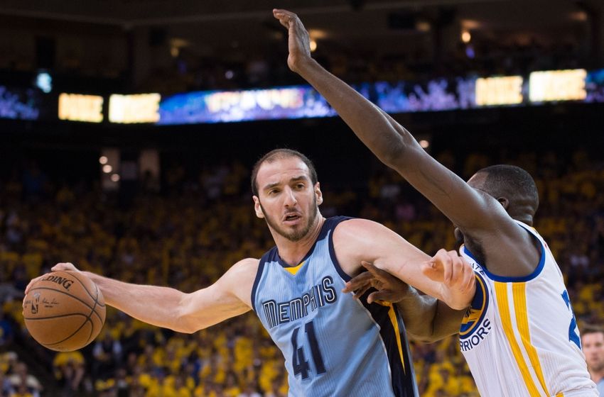 Memphis Grizzlies may be willing to sign and trade Kosta Koufos