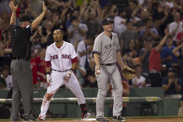 Chris Young misplays a fly ball which results in a run-scoring triple for the Red Sox