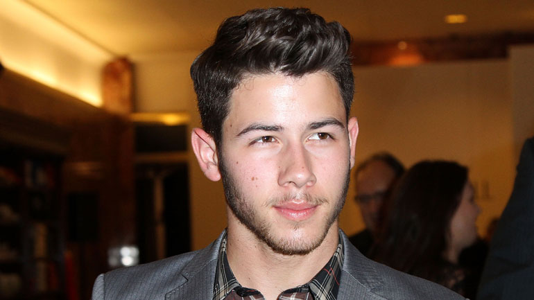 Nick Jonas Rejects Selena Gomez Dating Rumor After Embracing Gay Fans: Former