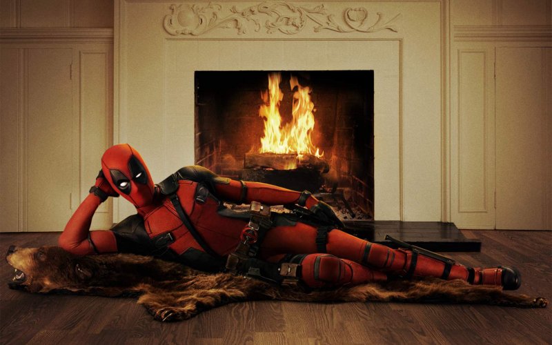 Ryan Reynolds Pokes Fun At Green Lantern In Deadpool Trailer