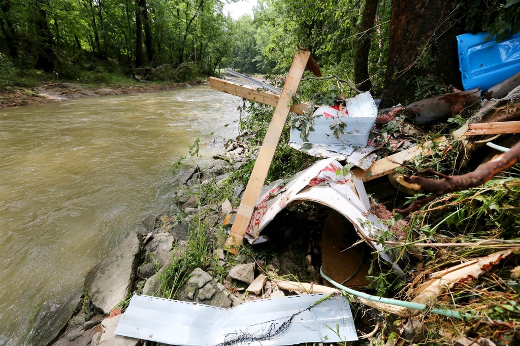 3 members of family die as mobile home swept into Ohio creek : News