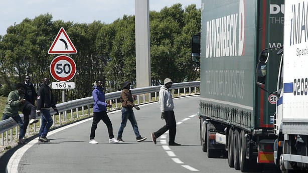 One dead as migrants storm Eurotunnel