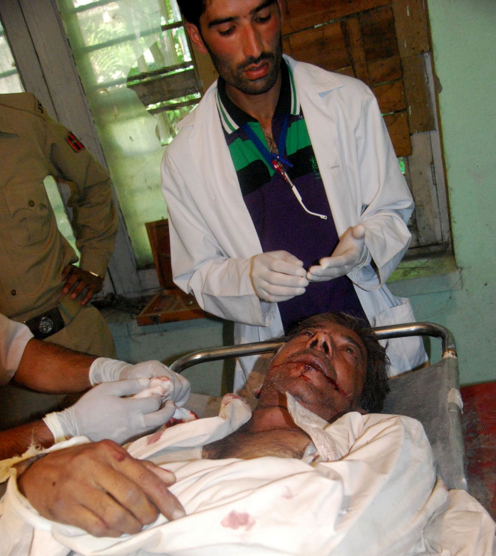 1 killed 5 injured in Anantnag grenade blast