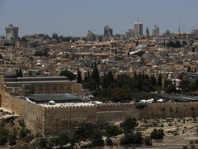 Israeli police enter Jerusalem