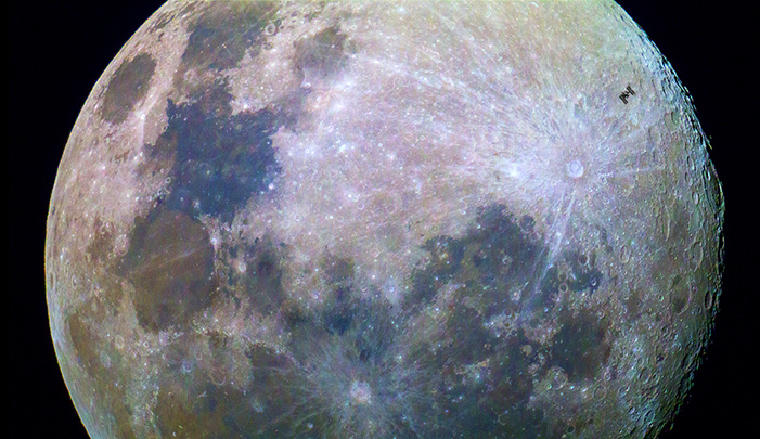 Photographer Catches the ISS Flying Past the Moon | Gizmodo India