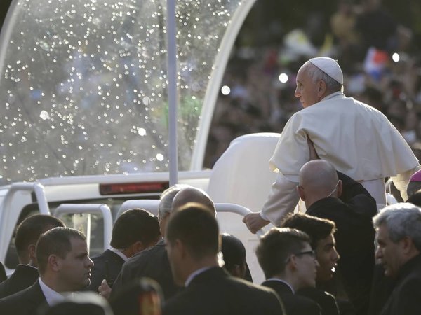 Pope Francis visited a women´s prison in Asuncion Paraguay on Friday July 10