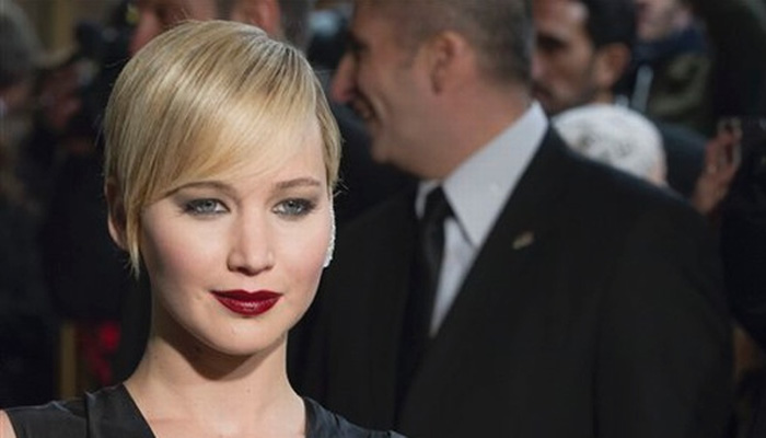 Jennifer Lawrence shows off her singing skills on TV