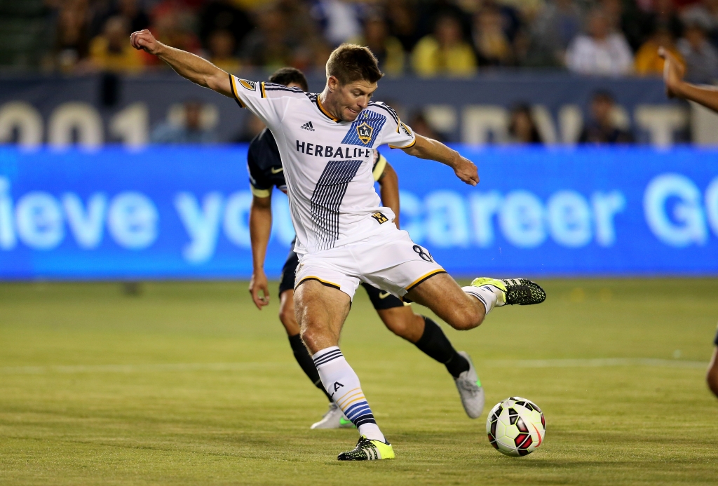 LOS ANGELES CA- JULY 11 Steven Gerrard #8 of the Los Angeles Galaxy takes a shot on goal against Club America in the International Champions Cup 2015 at Stub Hub Center