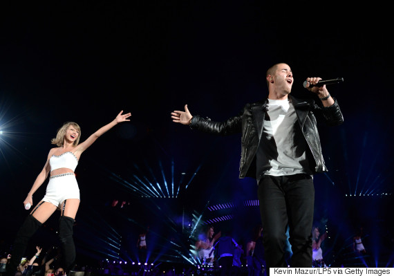 Taylor Swift, Nick Jonas perform 'Jealous' duet