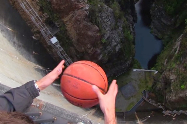 Magnus effect Basketball flies like a bird