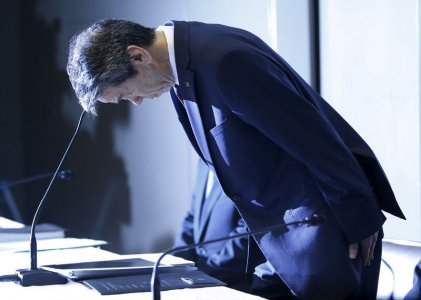 Toshiba Corp President and Chief Executive Officer Hisao Tanaka bows at the start of news conference at the company headquarters in Tokyo