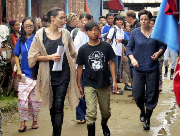 US actress and UNHCR Goodwill Ambassador Angelina Jolie arrives to the Janmai Baptist camp Myitkyina Kachin State./EPA