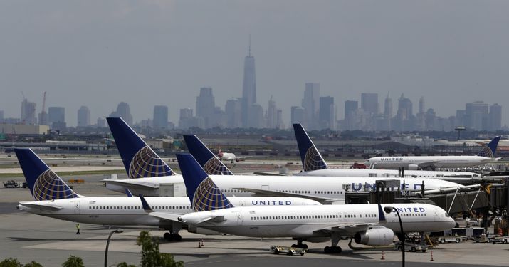 United flight requests medical help for passengers at Dulles - WTOP