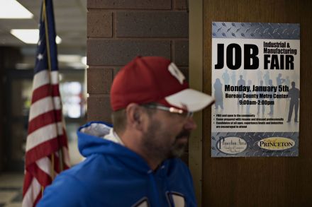 US weekly jobless claims hit lowest level since 1973, Government & Economy