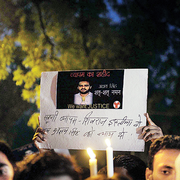 Youth Congress activists protest TV journalist Akshay Singh’s death in Delhi     Manit     dna