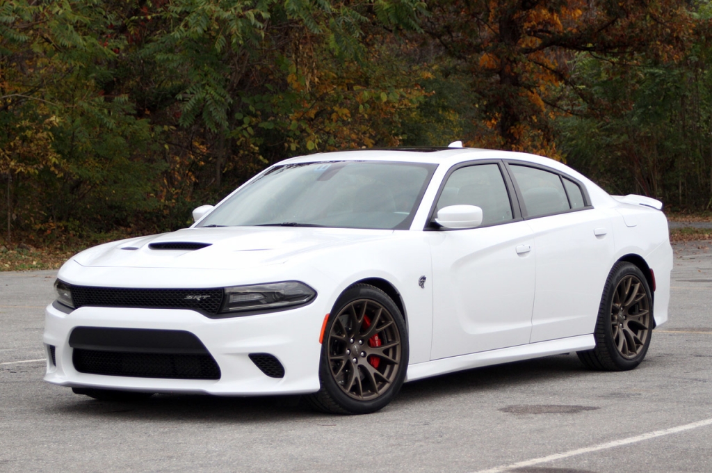 Video: Dodge Charger SRT Hellcat Completes Blistering 10.6 Second 1/4 Mile