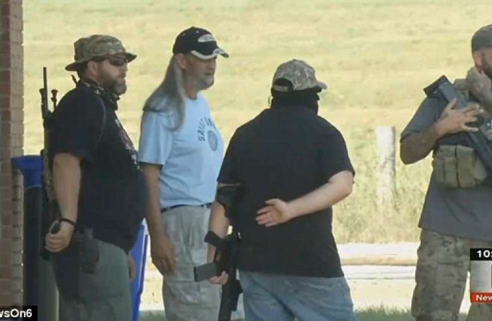 Armed Idiot Protects Oklahoma Gun Store From Muslims By Shooting Himself