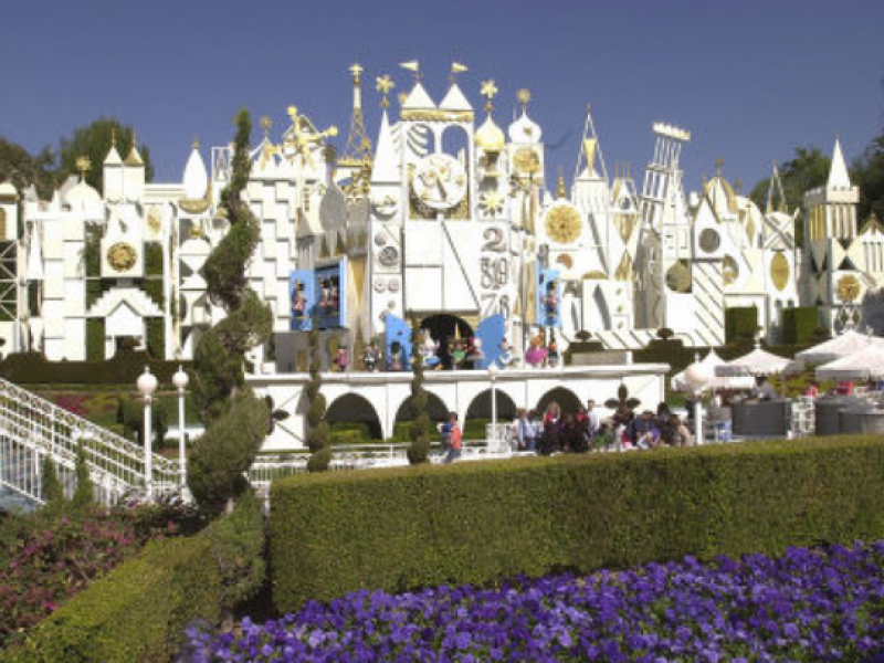 Police Deny Conspiring to Hush News of Armed Felon at Disneyland Esplanade