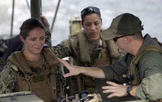 2 Women Make History By Graduating from Army Ranger Course — But Why So Few