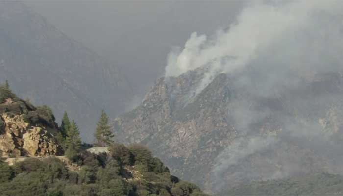 Blaze prompts evacuations of 1000 people in Fresno County