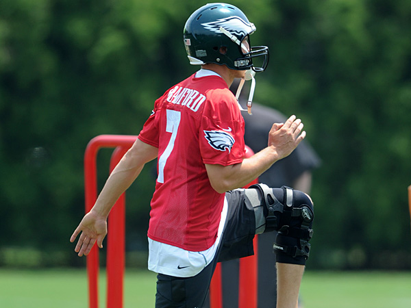 Sam Bradford warms up with a knee brace on his left knee