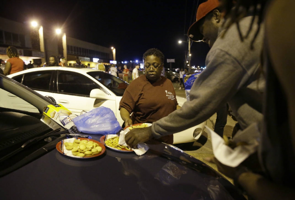 4th night of Ferguson protests brings confrontation, arrests